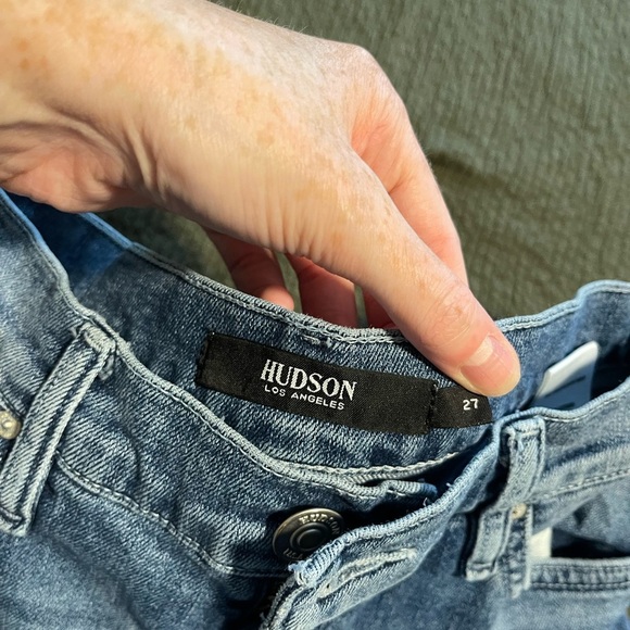 Women’s distressed Blue Jeans - Picture 2 of 7